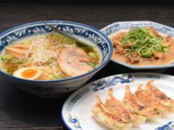 ラーメン食堂れんげ 富士吉田店