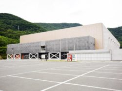 山梨県緑が丘スポーツ公園 体育館