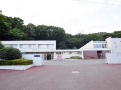山梨県緑が丘スポーツ公園 スポーツ会館