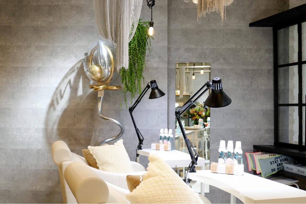 N ï f nail&eyelash 甲府市 ネイル・まつ毛