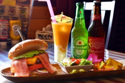 American Diner OLD HANGAR 昭和町 グルメ 1