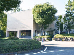 山梨市民会館