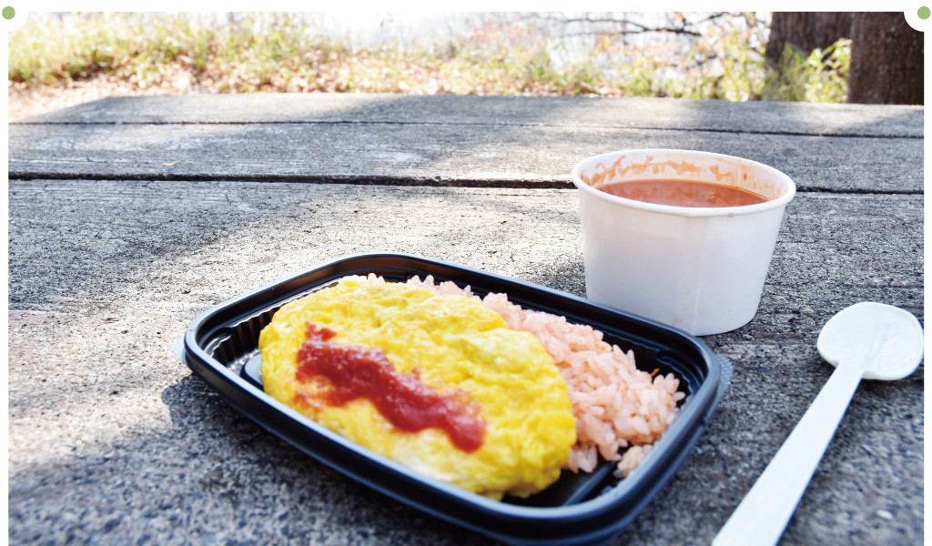 ニコミヤサイのミネストローネとオムライス