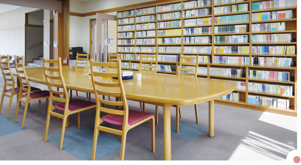 甲斐市立竜王図書館の館内2
