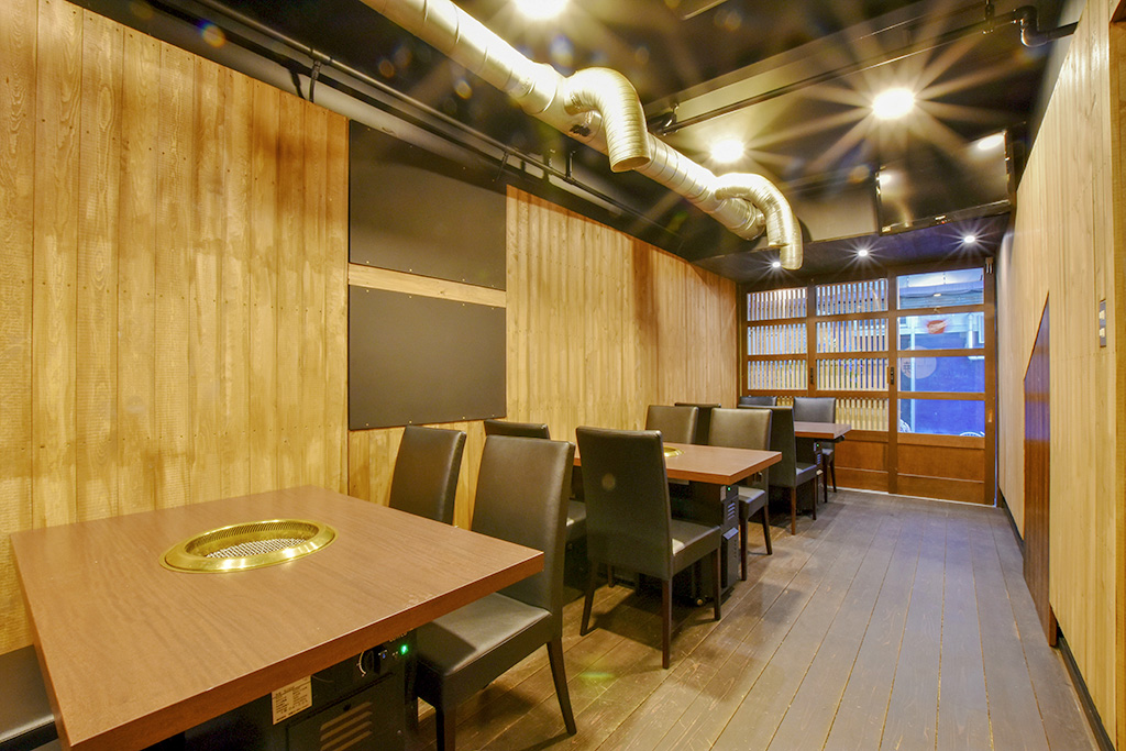 焼肉酒場 暁の店内