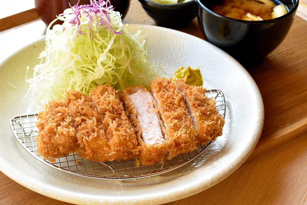 三元豚とんかつ 本陣のサムネイル