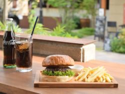 Back Country BURGERS 甲州夢小路店