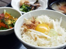 おっぽに亭こっこ 八ヶ岳アウトレット店 北杜市 卵かけご飯 1