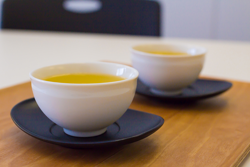 お茶やコーヒーを頂戴する時のポイント