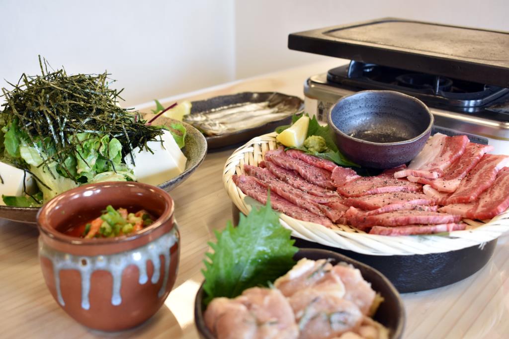 ホルモン溶岩焼き 金蔵 富士河口湖町 焼肉 1