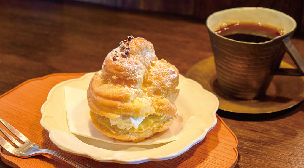 シュークリームとコーヒー