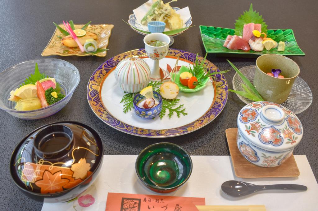 寿司・割烹 いづ屋 山梨市 グルメ 和食 1