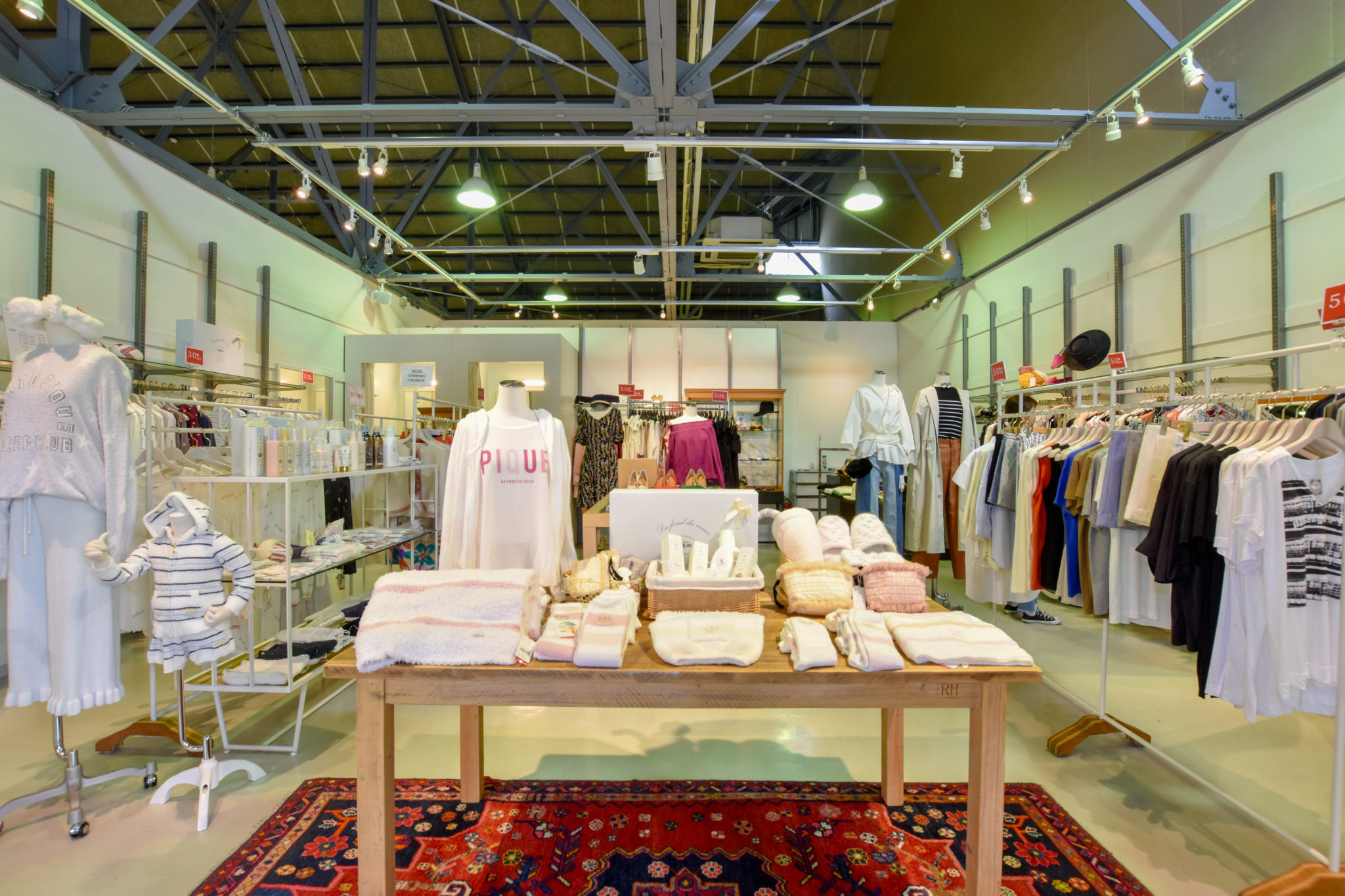 LASHIC OUTLET 北杜市 ショップ 2
