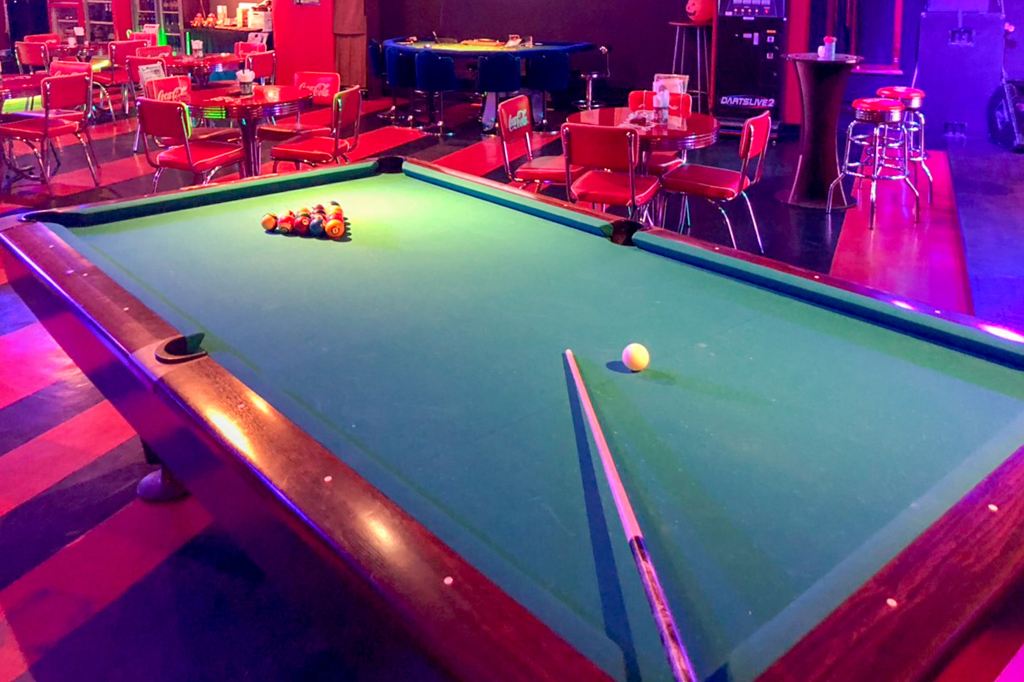 AMUSEMENT BAR BRAVE 甲府市 バー 3