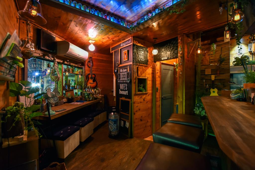 Craftbeer Bar diagonal 甲府市 居酒屋 バー 4