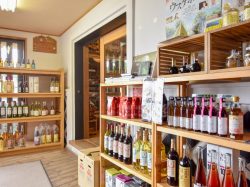 勝沼ワイナリーマーケット／新田商店 甲州市 ショップ 2