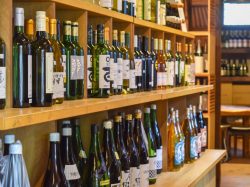 勝沼ワイナリーマーケット／新田商店 甲州市 ショップ 4