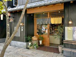 くるむ