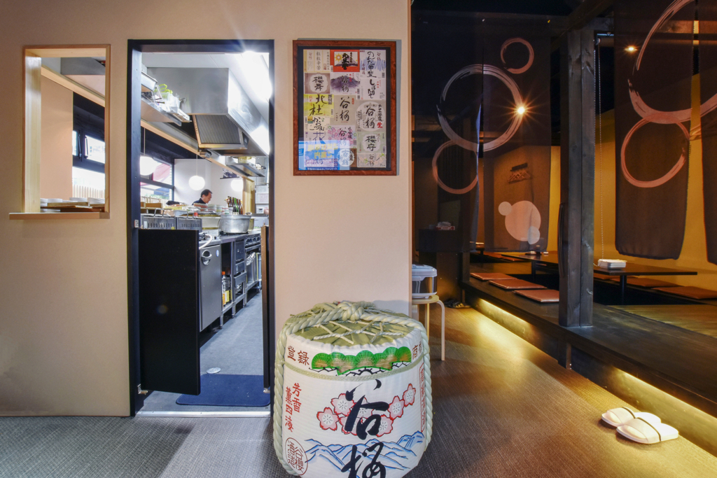 蔵元居酒屋 谷桜の店内