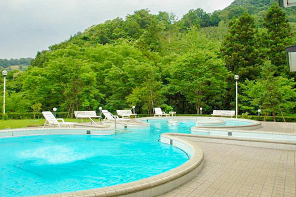 秋山温泉 上野原市 温泉 プール 4