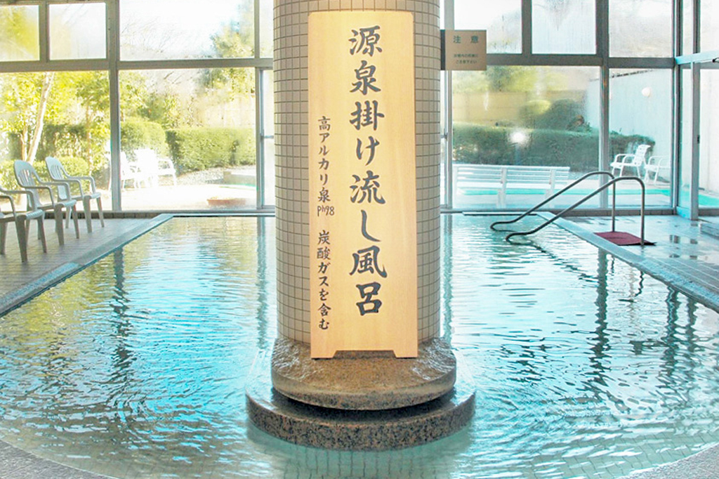 秋山温泉 上野原市 温泉 プール 3