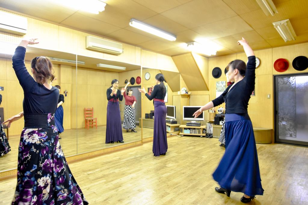 Estudio Amparo 保坂フラメンコ教室 富士吉田市 遊ぶ学ぶ 2