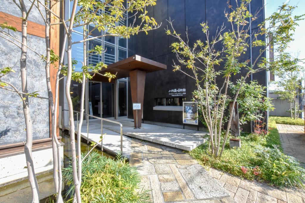 小さな蔵の美術館 甲府市 甲府駅 美術館 1