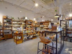 ZAKKA＆FURNITURE LONGTEMPS 富士吉田市 ショップ 2