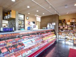 お茶や肉店 富士吉田市 ショップ 2