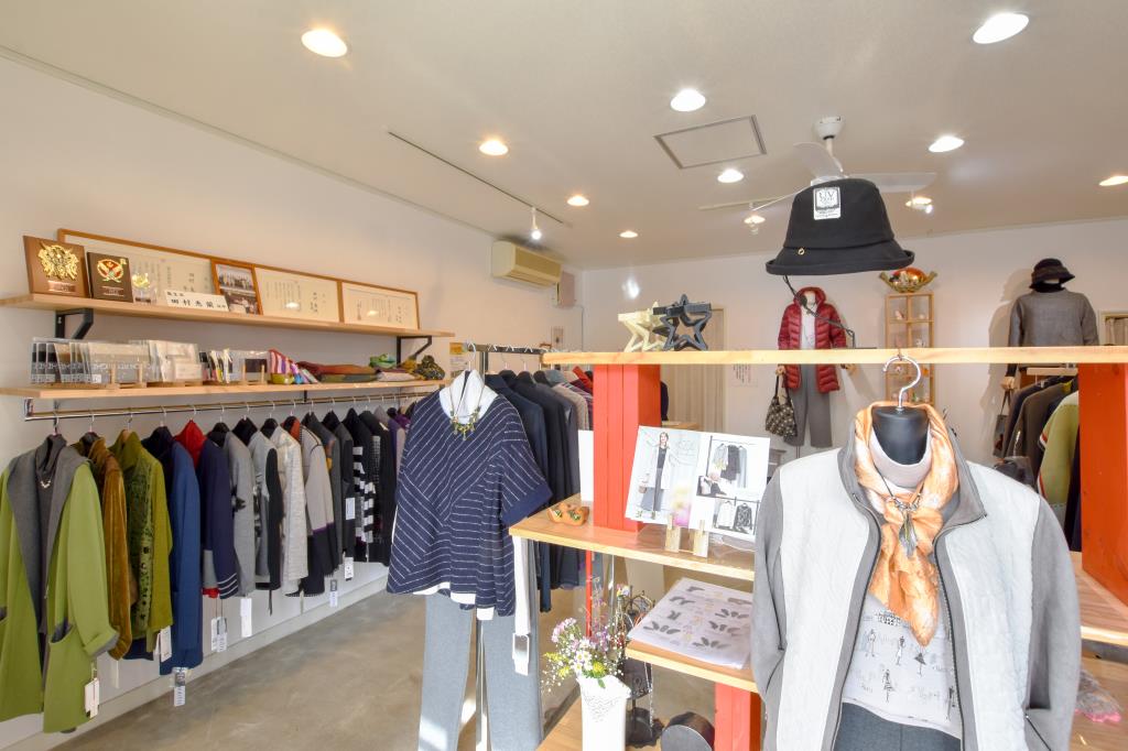 レディース・MEGUMI・タムラ 富士吉田市 ショップ 2