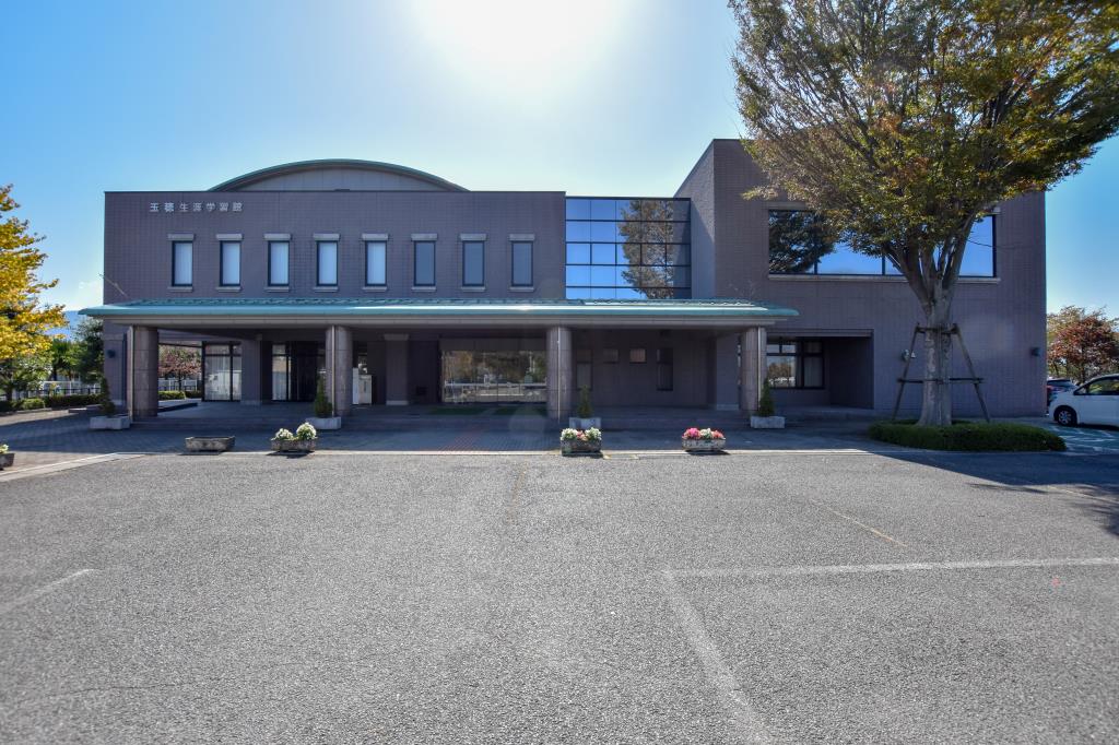 中央市立玉穂生涯学習館 中央市 図書館 多目的 ホール 1