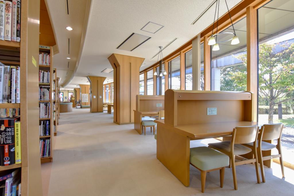 中央市立玉穂生涯学習館 中央市 図書館 多目的 ホール 2
