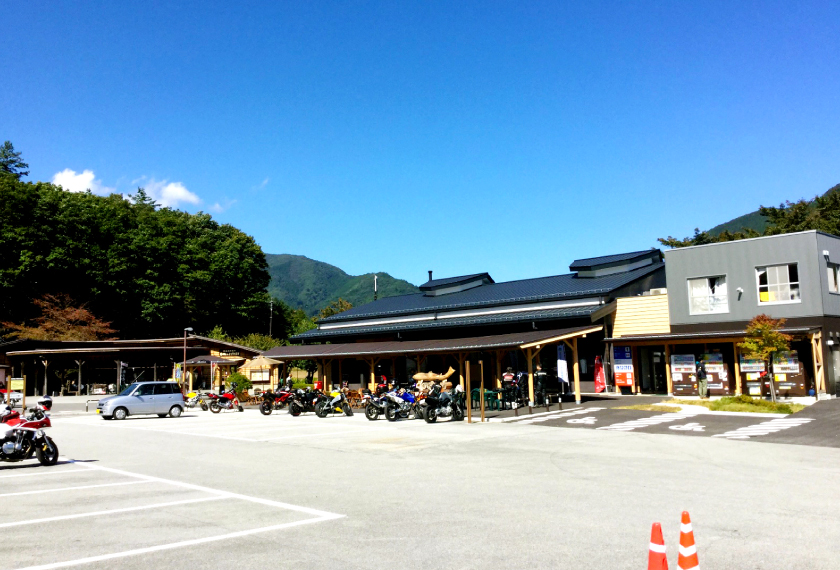 道の駅こすげの外観
