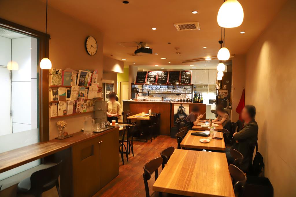 Four Hearts Cafe 甲府市 甲府駅 居酒屋 バー 4
