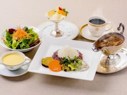 ガーデンラウンジ ラベニュー 富士河口湖町 ホテル 洋食 カフェ 2