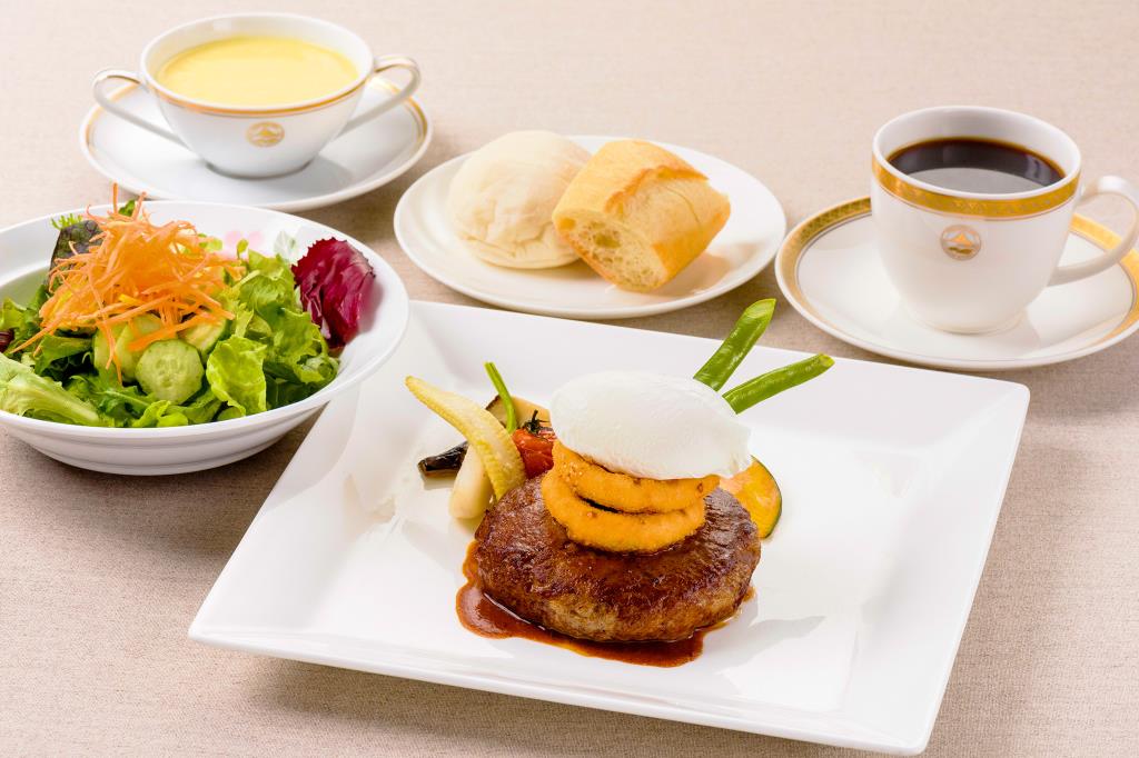 ガーデンラウンジ ラベニュー 富士河口湖町 ホテル 洋食 カフェ 1