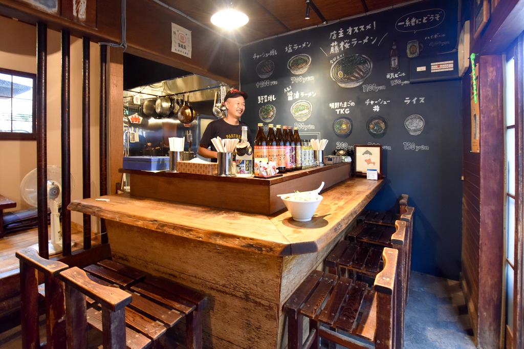 韮崎 アメリカヤ横丁 ラーメン酒場 藤桜