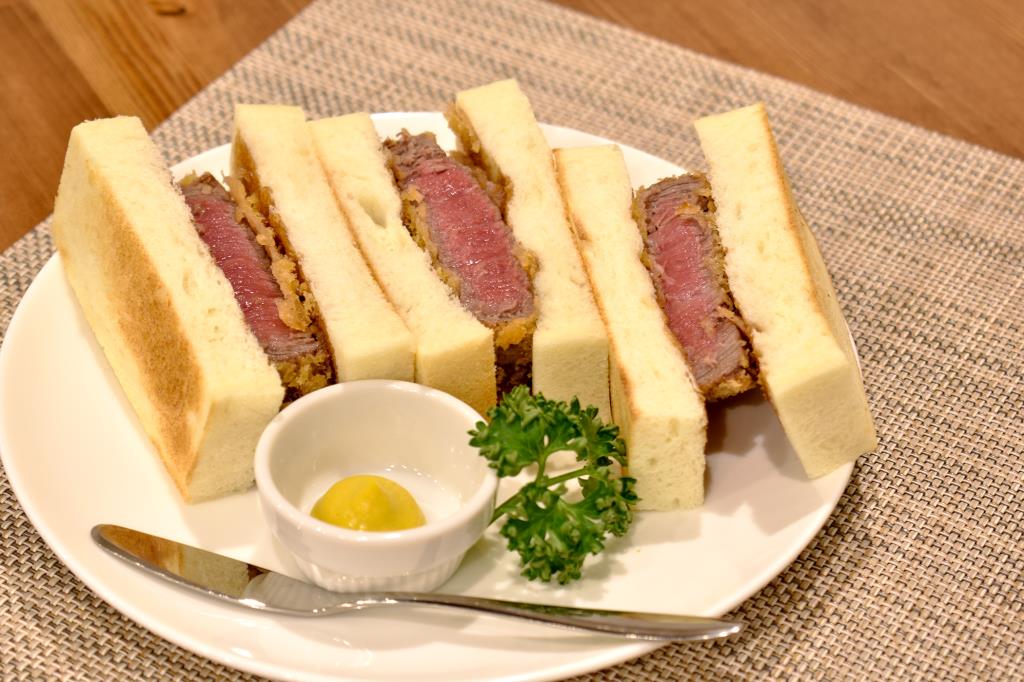 Cafe&Winebar Charle 甲府 カフェ・バー