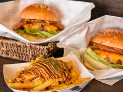 SUGEEZ burger stand（河口湖駅前店）富士河口湖町 ファーストフード・テイクアウト