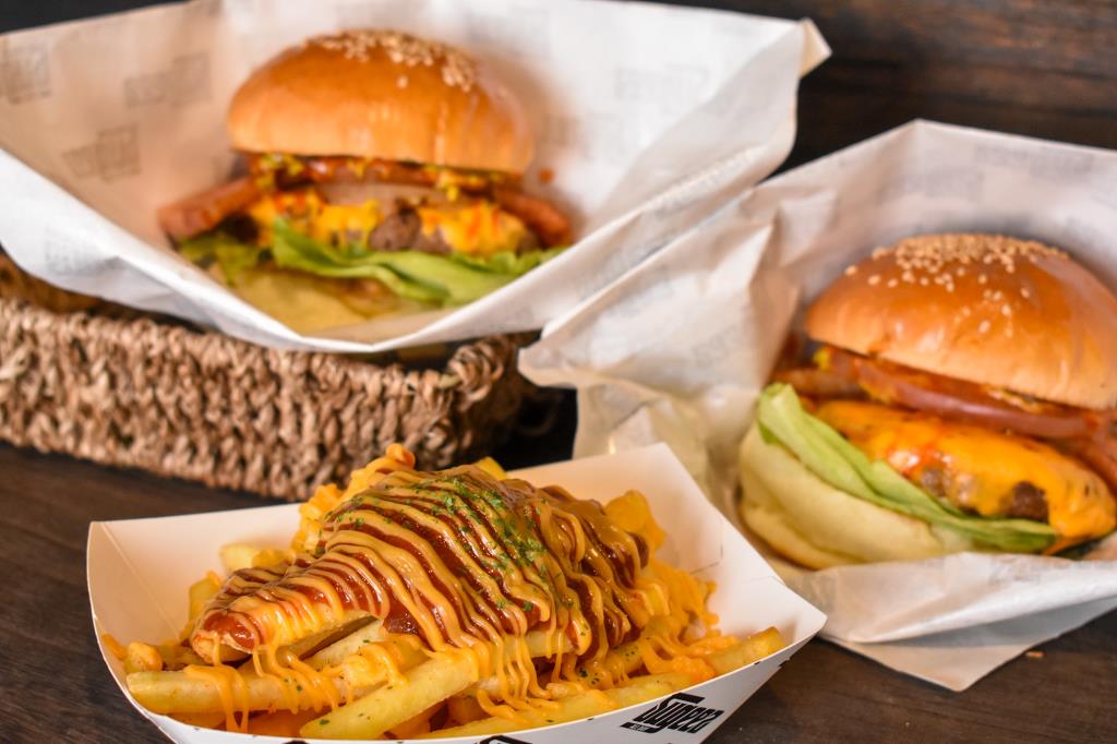 SUGEEZ burger stand（河口湖駅前店）富士河口湖町 ファーストフード・テイクアウト