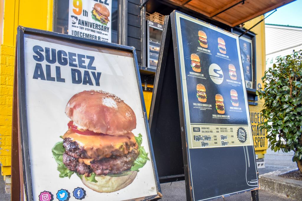 SUGEEZ burger stand（河口湖駅前店）富士河口湖町 ファーストフード・テイクアウト