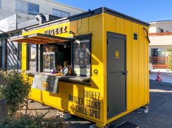 SUGEEZ burger stand（河口湖駅前店）富士河口湖町 ファーストフード・テイクアウト