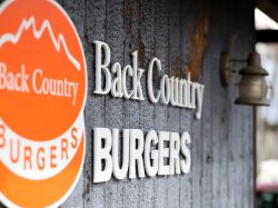 【cafe vol.35】幸せの積み重ね Back Country Burgers | ゆるゆるカフェめぐり〜スタッフのぶれいくたいむ〜 | PORTA