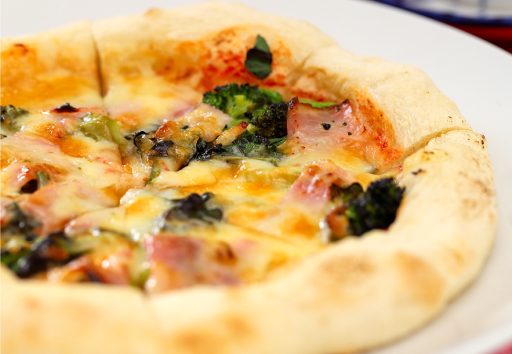 Cucina Italiana Se son rose ブロッコリーとベーコンのピッツァ2