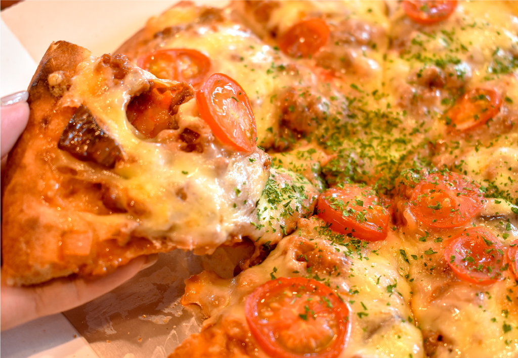 グラタン&ピザ アンク なすとトマトのひき肉ピザ3