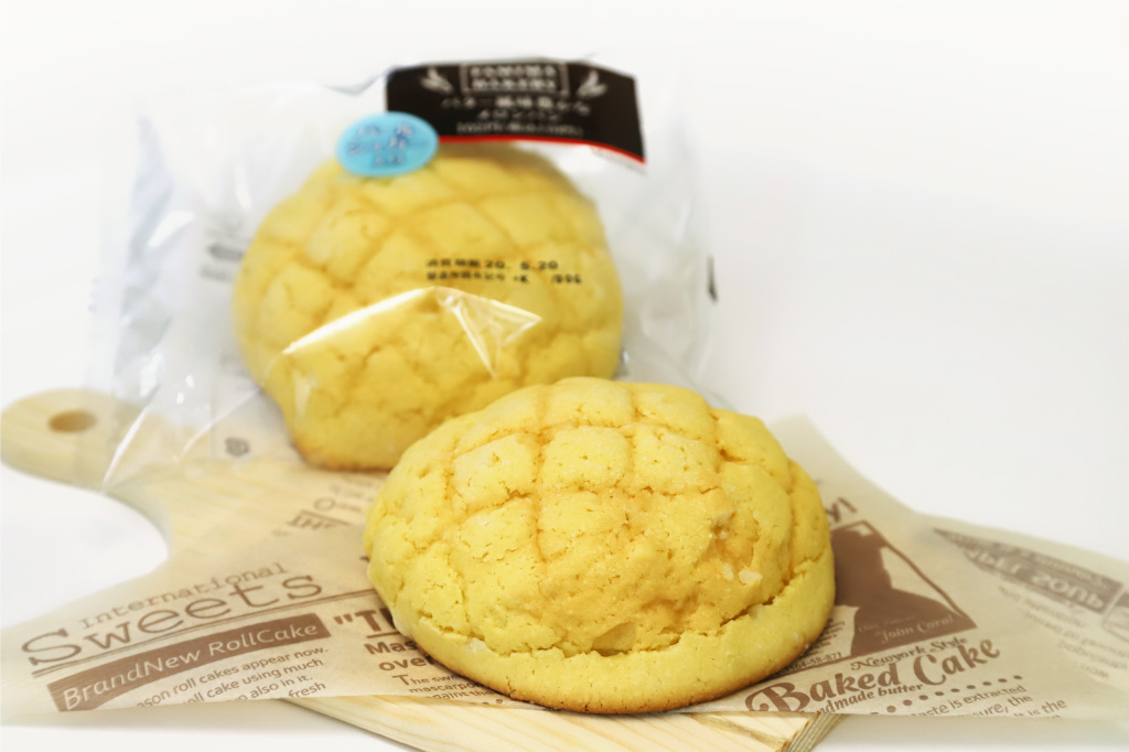 ファミリーマートのバター風味豊かなメロンパン（パールシュガー入り）2