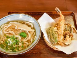 手打ちうどんふじえ 韮崎市 和食・うどん
