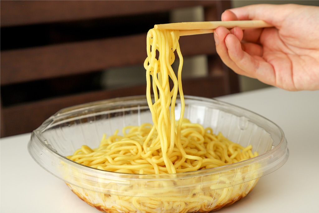 ファミリーマートの炙り焼チャーシューの冷し中華 麺