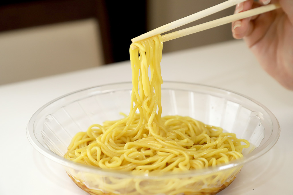 ローソンの醤油だれの冷し中華～直火焼きチャーシュー 麺