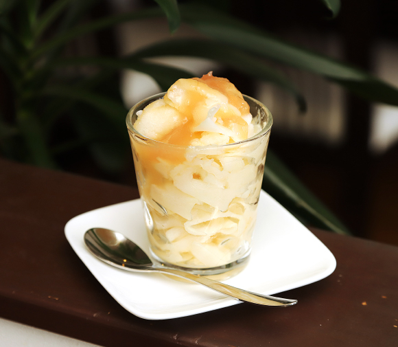 キッチンカフェそらの旬の丸ごともも氷